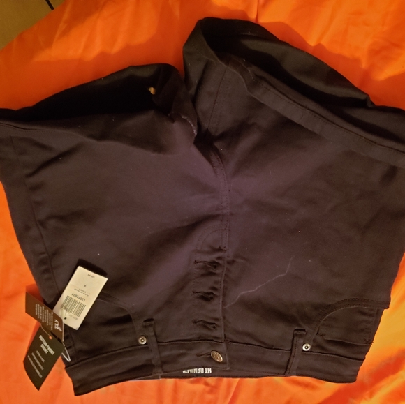 Women Chorts - Picture 11 of 16